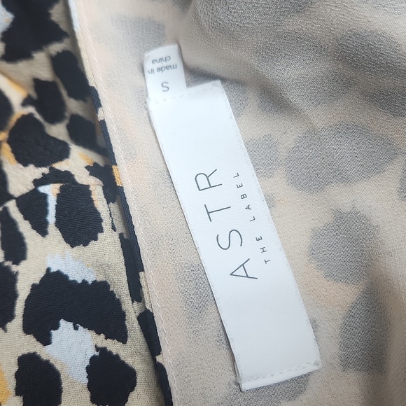 NWOT ASTR The Label Cheetah Print Wrap Top | Small - Picture 3 of 4